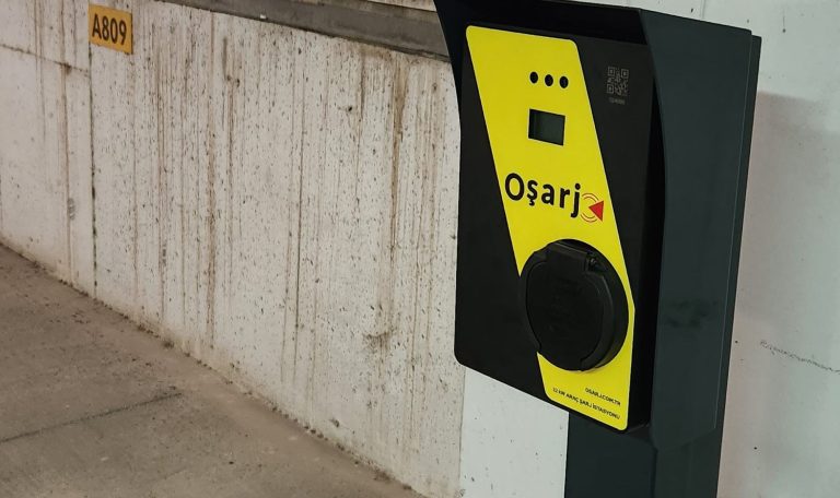 OŞARJ 22 kW AC şarj istasyonu standlı model