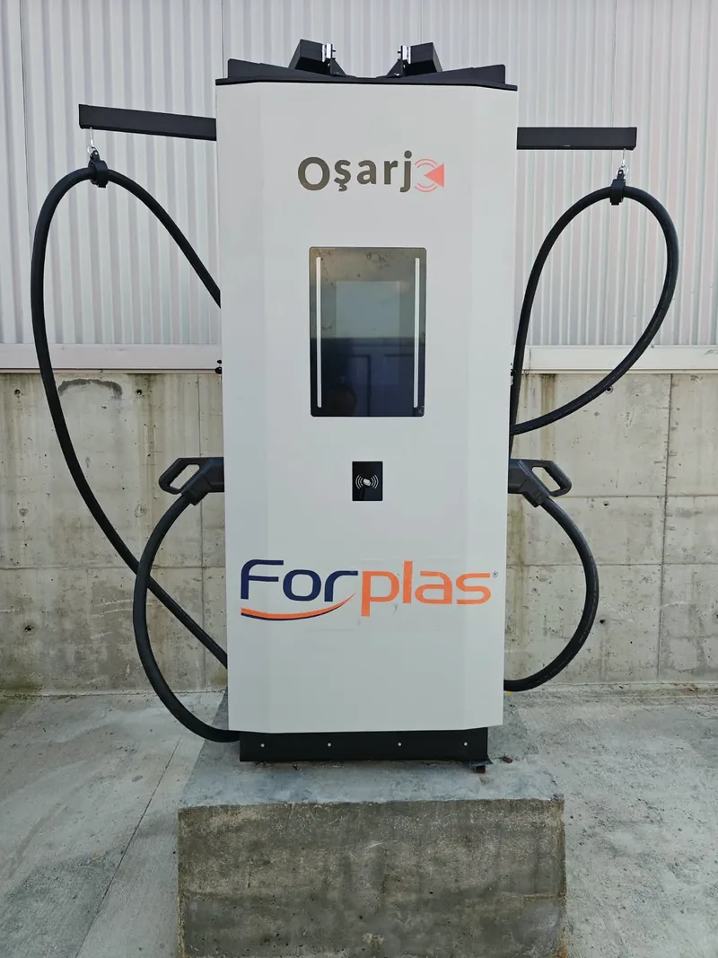 Forplas Dilovası fabrikasında OŞARJ 120 kW DC hızlı şarj istasyonu
