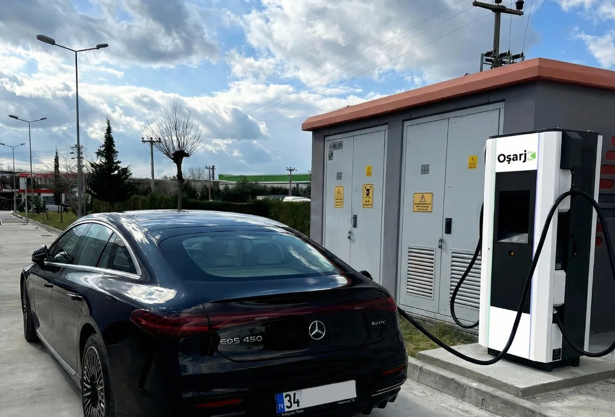 Kurt Mühendislik Tekirdağ tesisinde OŞARJ 160 kW DC hızlı şarj istasyonu